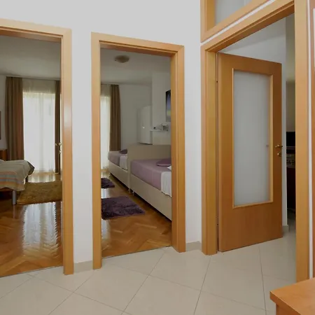 Guest house And With Parking Space - 22531