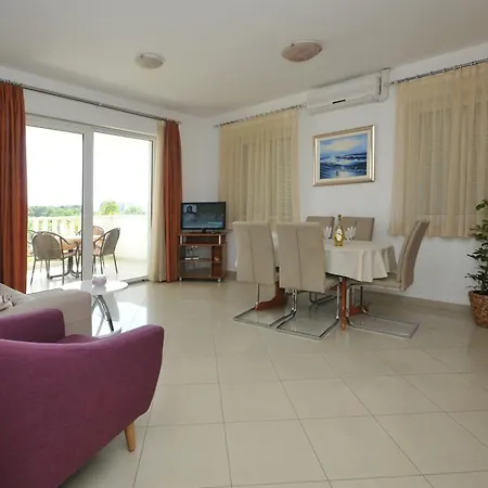 Guest house And With Parking Space - 22531 Trogir